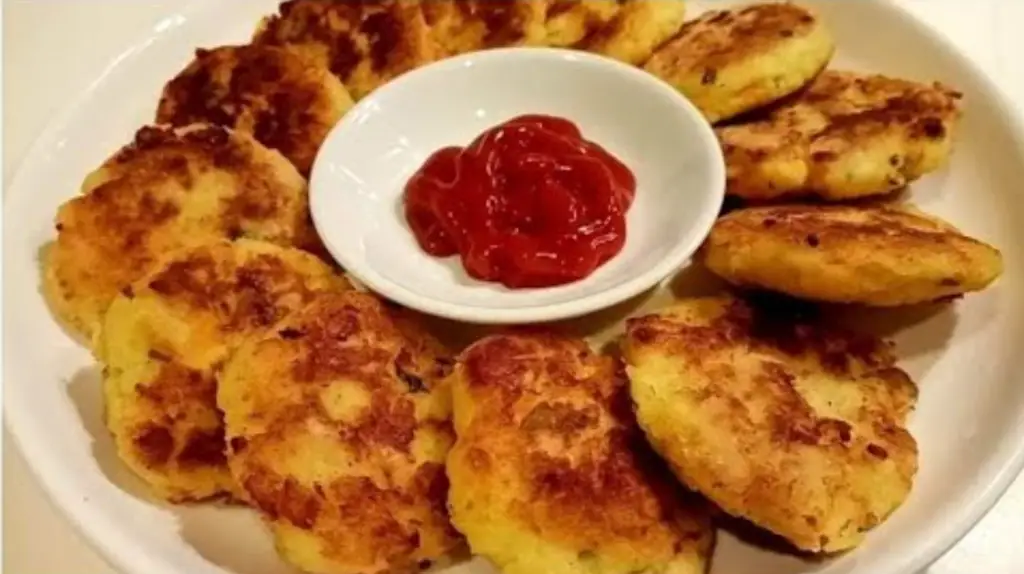 Discover the secret to making crispy fried mashed potatoes, a perfect blend of comfort and crunch. Ideal for snacks or side dishes!